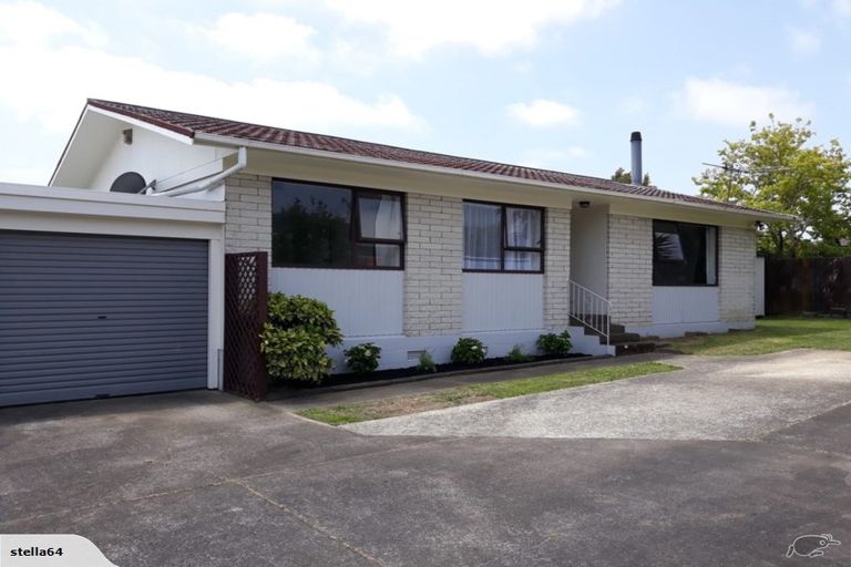 Photo of property in 2/32 Ballater Place, Highland Park, Auckland, 2010