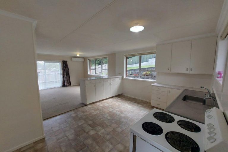 Photo of property in 36 Cumberland Street, Merrilands, New Plymouth, 4312
