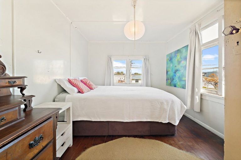 Photo of property in 43 Pitau Road, Mount Maunganui, 3116