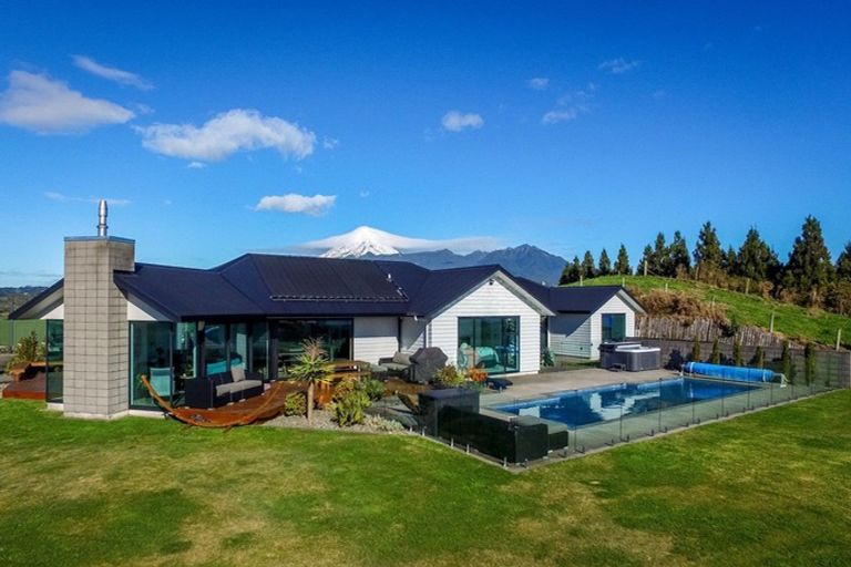 Photo of property in 588 Barrett Road, Hurworth, New Plymouth, 4371