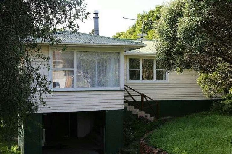 Photo of property in 15 Woodvale Road, Glen Eden, Auckland, 0602