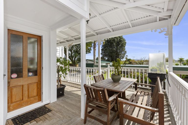 Photo of property in 46 Forest Lake Road, Forest Lake, Hamilton, 3200