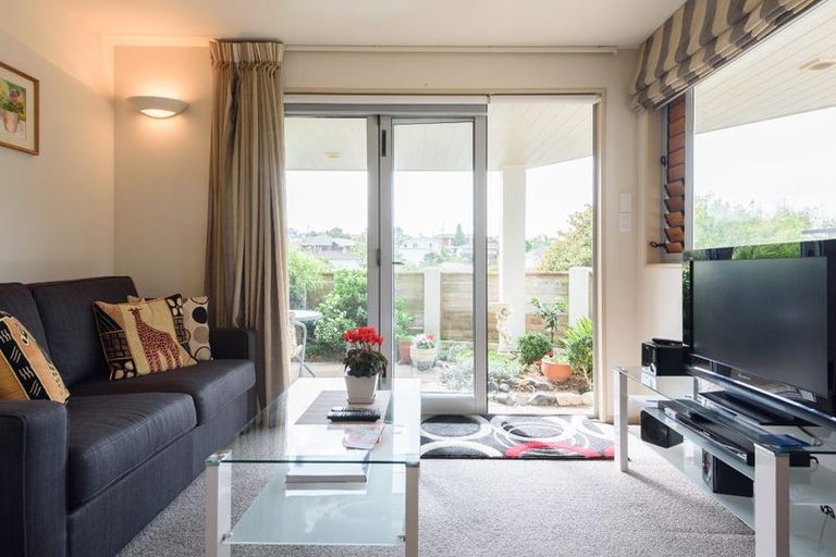 Photo of property in 1/16 Penning Road, Castor Bay, Auckland, 0620