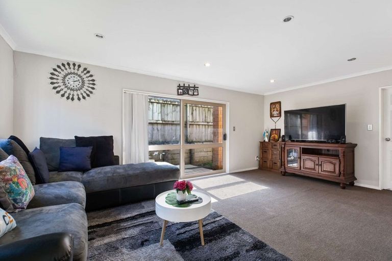 Photo of property in 3 Tavua Lane, Ranui, Auckland, 0612