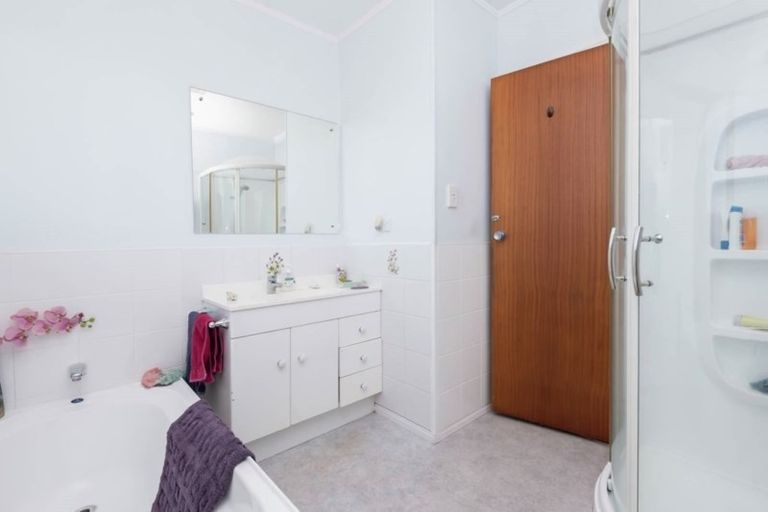 Photo of property in 22 Haseler Crescent, Howick, Auckland, 2014