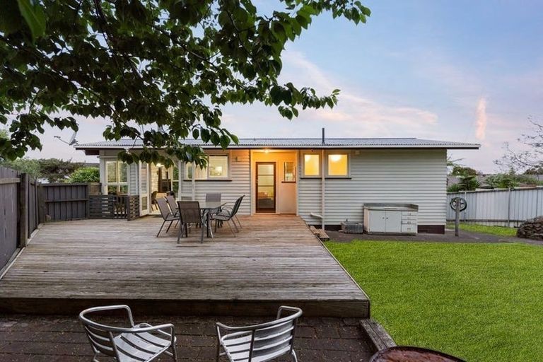 Photo of property in 93 Crawford Avenue, Mangere Bridge, Auckland, 2022