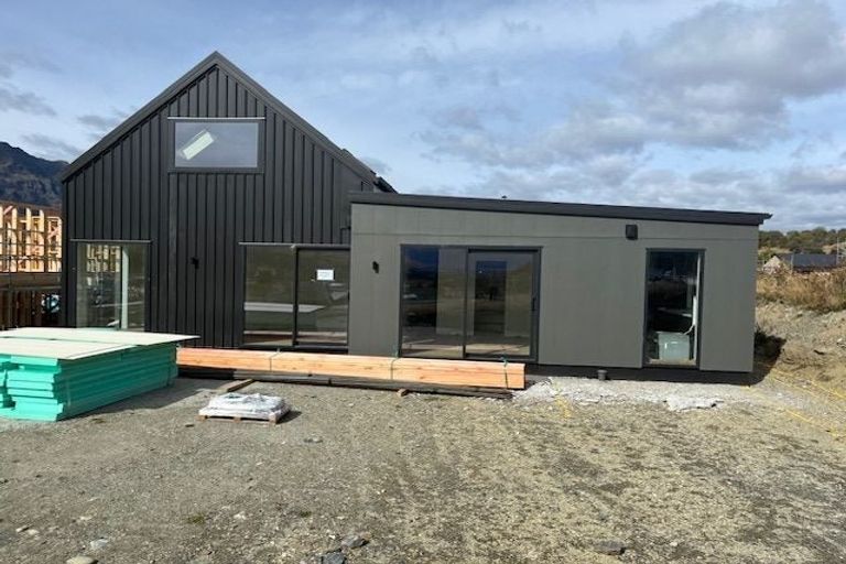 Photo of property in 10 Runholder Rise, Jacks Point, 9371