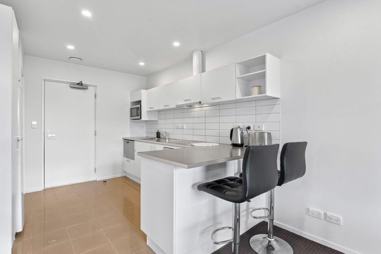 Photo of property in 1c/60 Masons Road, Oteha, Auckland, 0632