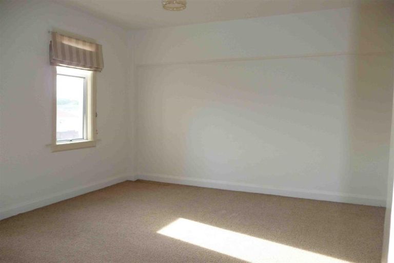 Photo of property in Devonport Apartments, 16/127 Saint Aubyn Street, New Plymouth, 4310