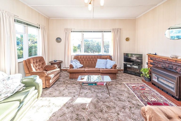 Photo of property in 1 Nikau Street, Tawhero, Whanganui, 4501
