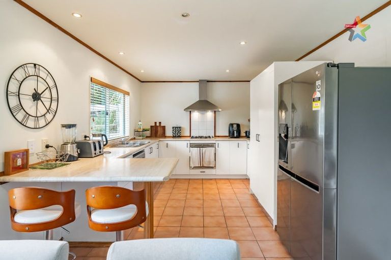 Photo of property in 16 Haast Close, Kelson, Lower Hutt, 5010