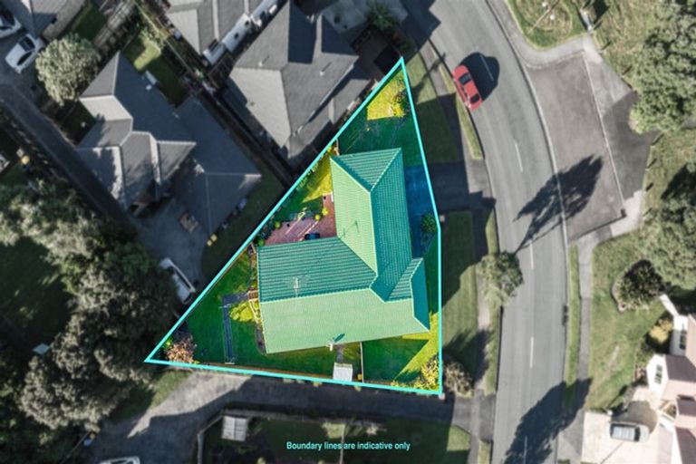 Photo of property in 120 Buscomb Avenue, Henderson, Auckland, 0610