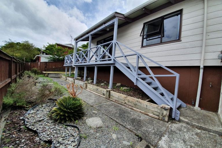 Photo of property in 22 Fiona Grove, Karori, Wellington, 6012