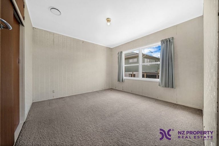 Photo of property in 2/17 Jenelin Road, Glendene, Auckland, 0602
