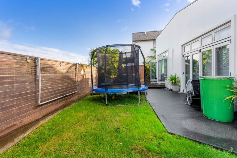 Photo of property in 11f Clearwater Cove, West Harbour, Auckland, 0618