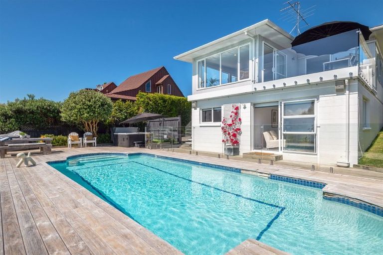 Photo of property in 14 Tarahanga Street, Northcote, Auckland, 0627