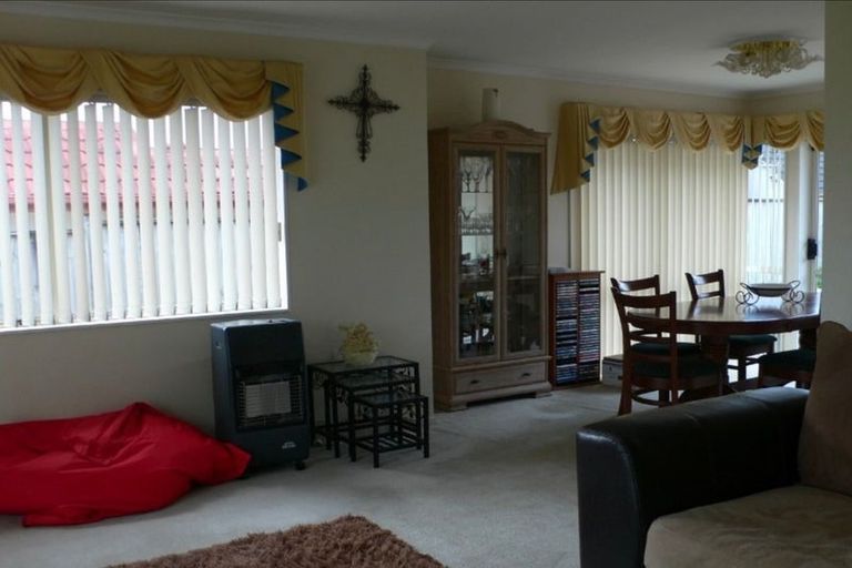 Photo of property in 3 Claremont Way, East Tamaki Heights, Auckland, 2016
