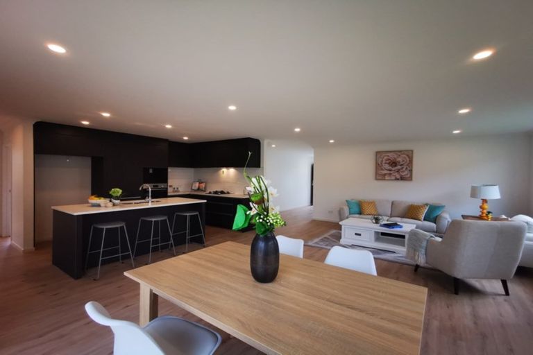 Photo of property in 12 Ropere Street, Kumeu, 0810