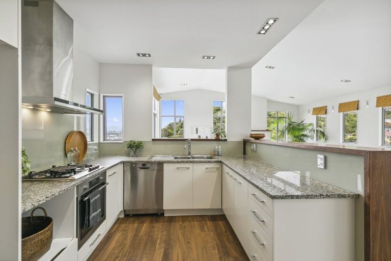 Photo of property in 10 Tannadyce Street, Strathmore Park, Wellington, 6022