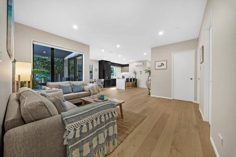 Photo of property in 12 Tarras Road, Kumeu, 0810
