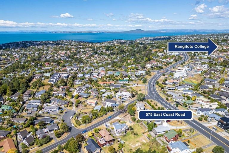 Photo of property in 575 East Coast Road, Browns Bay, Auckland, 0630