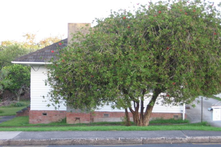 Photo of property in 65 Roberts Road, Te Atatu South, Auckland, 0610