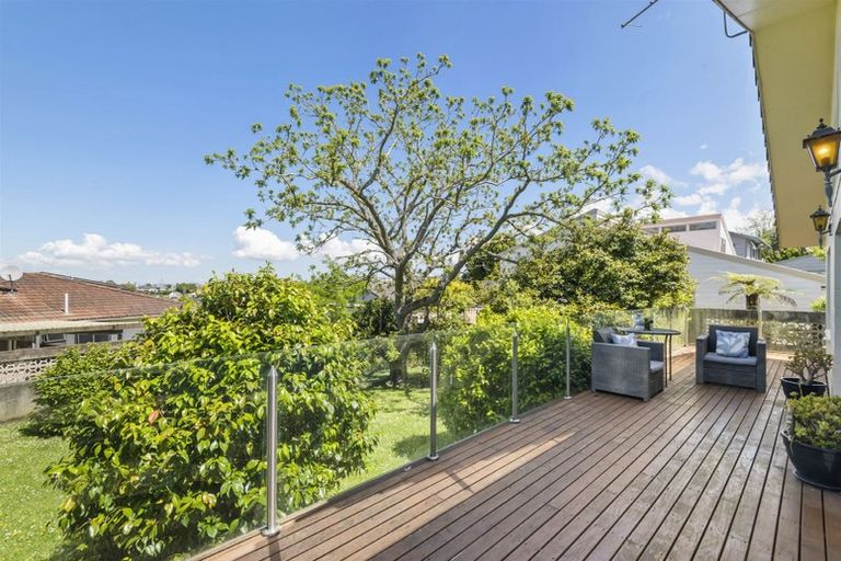Photo of property in 115 Sunset Road, Totara Vale, Auckland, 0632