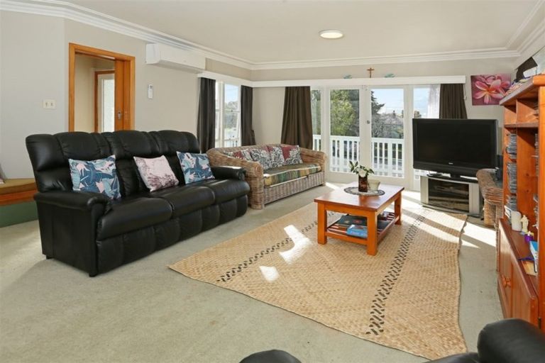 Photo of property in 72 Waimumu Road, Massey, Auckland, 0614