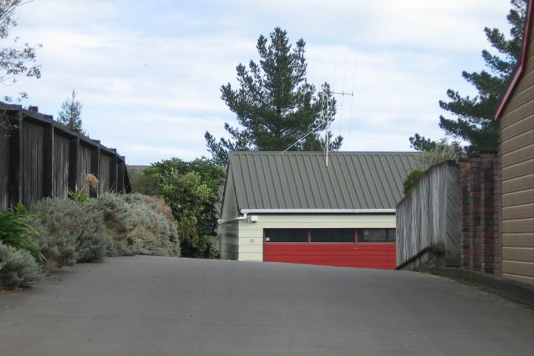 Photo of property in 15 Heathcote Place, Fitzherbert, Palmerston North, 4410