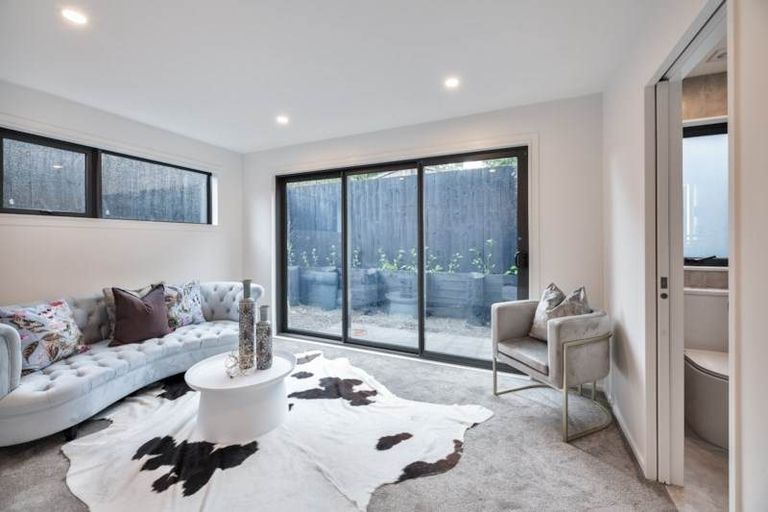 Photo of property in 1/16 Williamson Avenue, Belmont, Auckland, 0622