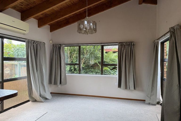 Photo of property in 10 Westpark Drive, West Harbour, Auckland, 0618