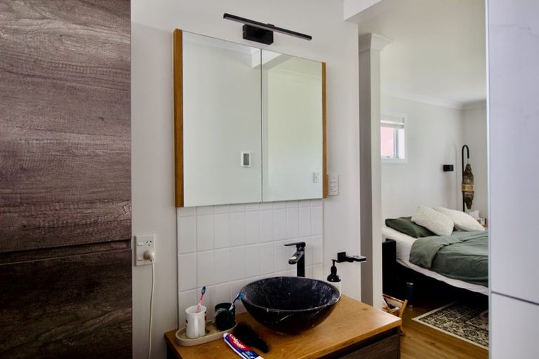 Photo of property in 5 Ngatoa Place, Glenfield, Auckland, 0629