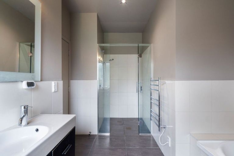 Photo of property in 33 Oram Drive, Turitea, Palmerston North, 4472