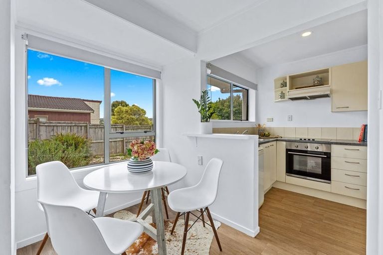 Photo of property in 1/307a Wairau Road, Totara Vale, Auckland, 0627