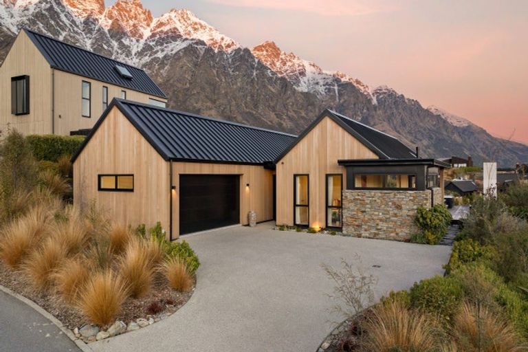 Photo of property in 9 Arran Lane, Jacks Point, Queenstown, 9371