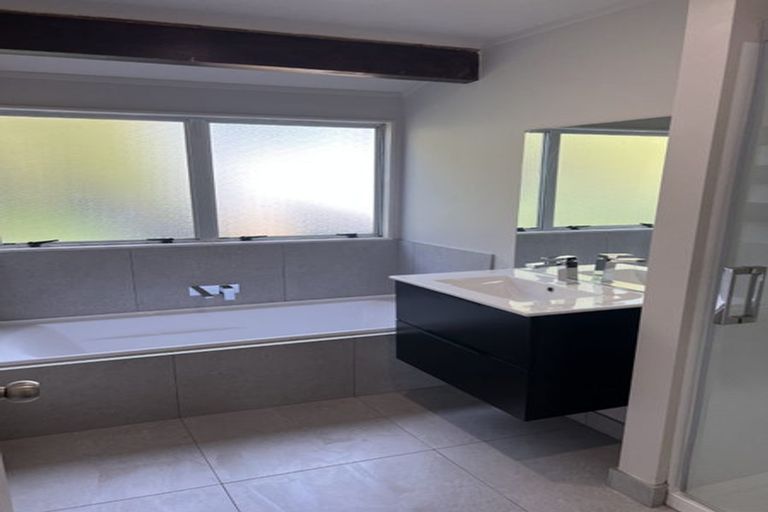 Photo of property in 38 Lilburn Crescent, Massey, Auckland, 0614