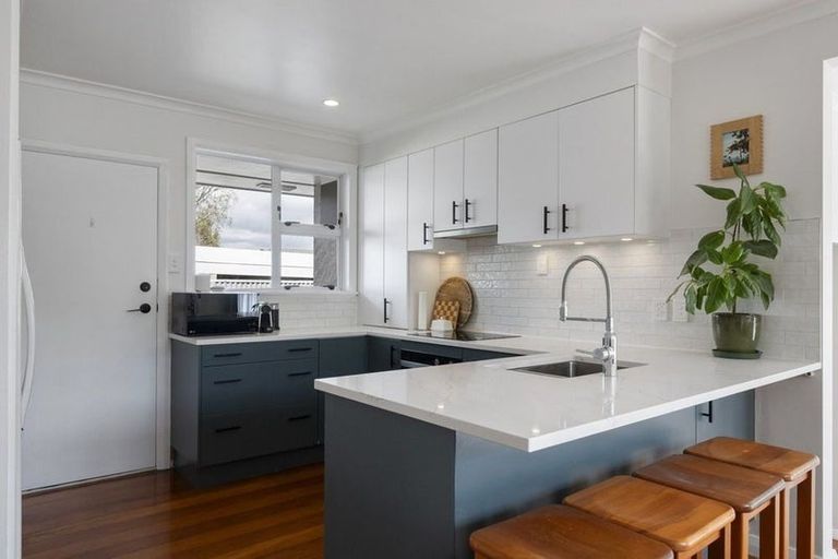 Photo of property in 42 Park Road, West End, Palmerston North, 4412