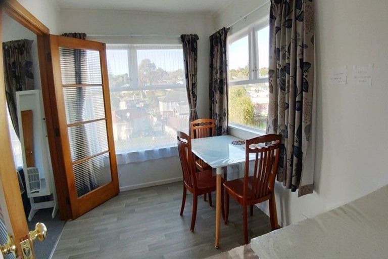 Photo of property in 33 Lingfield Street, Glenfield, Auckland, 0629