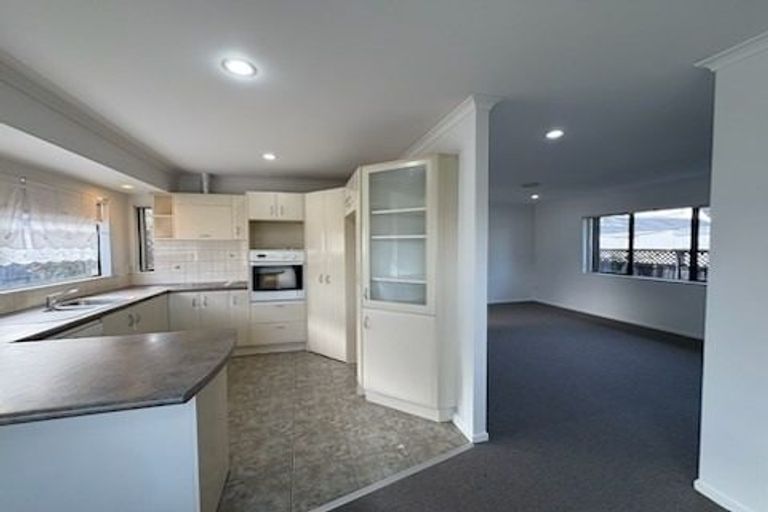 Photo of property in 3 Grande Vue Road, Papatoetoe, Auckland, 2025