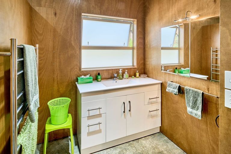 Photo of property in 132 Bing Lucas Drive, Tawa, Wellington, 5028