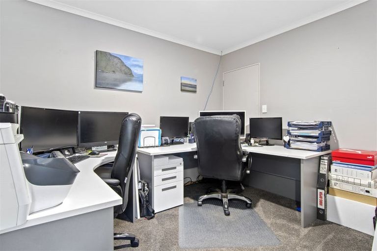 Photo of property in 23 Seabreeze Place, Papamoa Beach, Papamoa, 3118