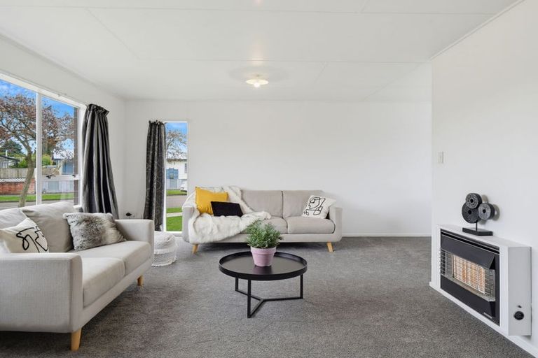Photo of property in 42 Acacia Street, Kelvin Grove, Palmerston North, 4414