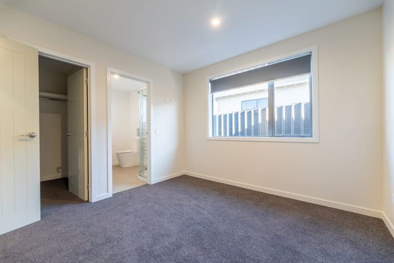 Photo of property in 20c Beach Road, Castor Bay, Auckland, 0620