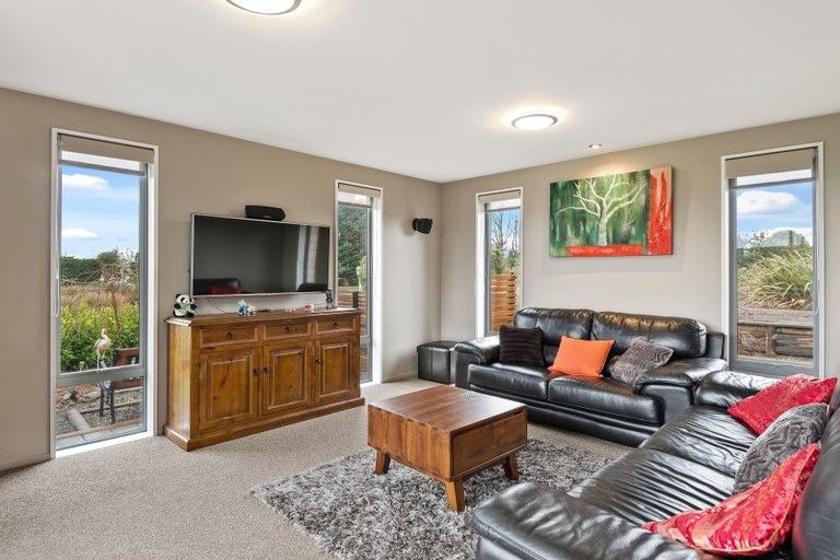 Photo of property in 28 Springwater Avenue, Northwood, Christchurch, 8051