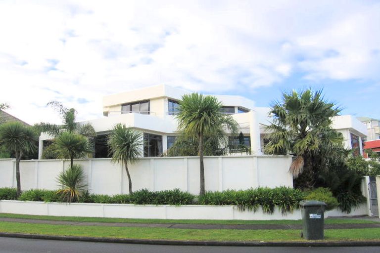 Photo of property in 6 Ribbonwood Crescent, Goodwood Heights, Auckland, 2105