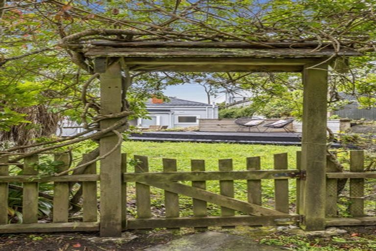 Photo of property in 17 Garfield Street, Brooklyn, Wellington, 6021