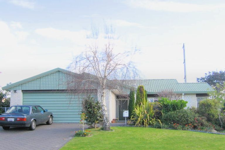 Photo of property in 11 The Green, Mount Maunganui, 3116