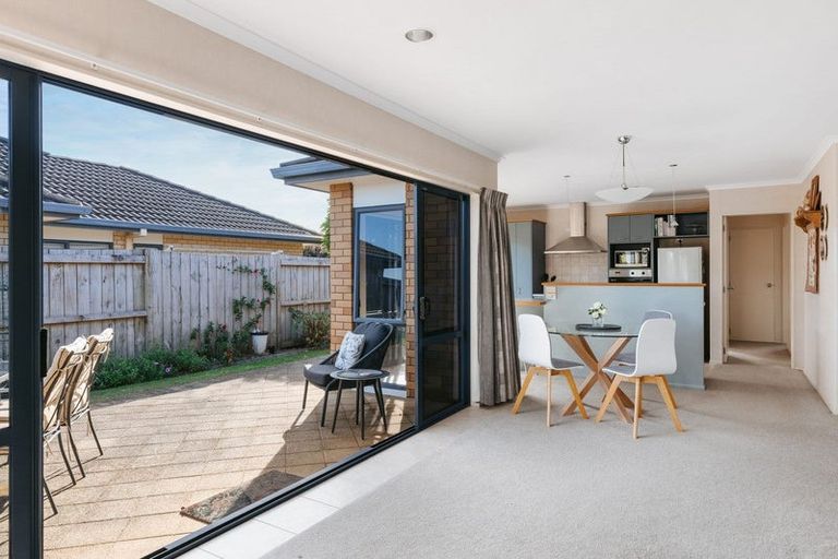 Photo of property in 54 Mcleod Place, Papamoa Beach, Papamoa, 3118