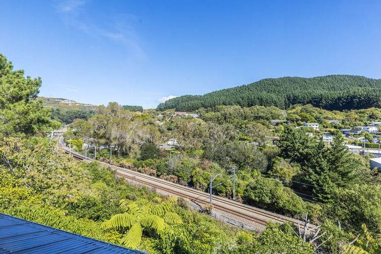 Photo of property in 20 Zande Terrace, Tawa, Wellington, 5028