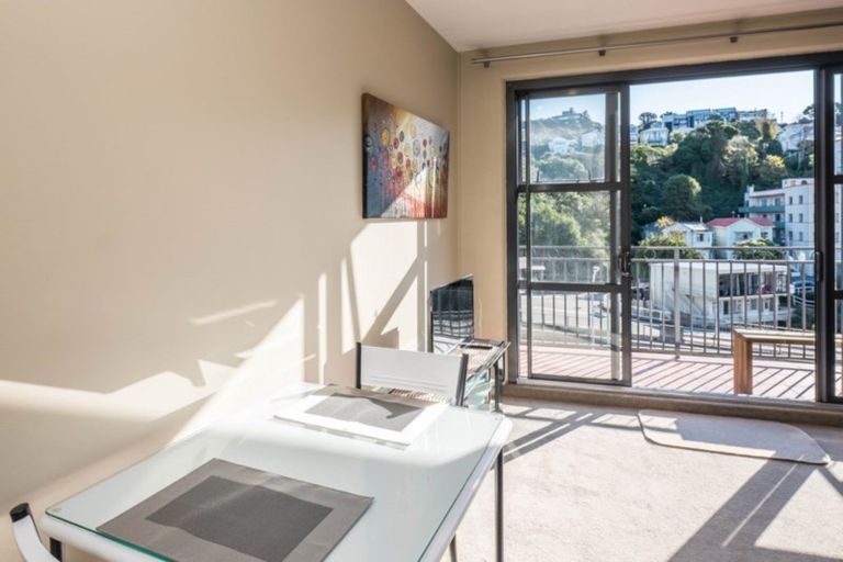 Photo of property in Atrium Towers, 6n/154 The Terrace, Wellington Central, Wellington, 6011